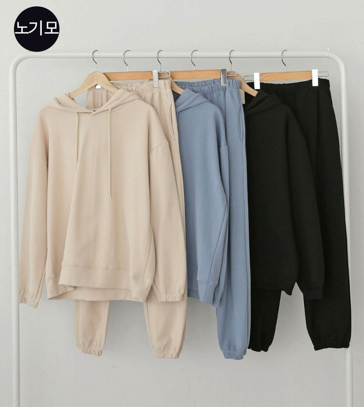Kvinnors avslappnad hoodie och sweatpants set gjord av mjukt bomullsmaterial Mirla-Eva Jonsson