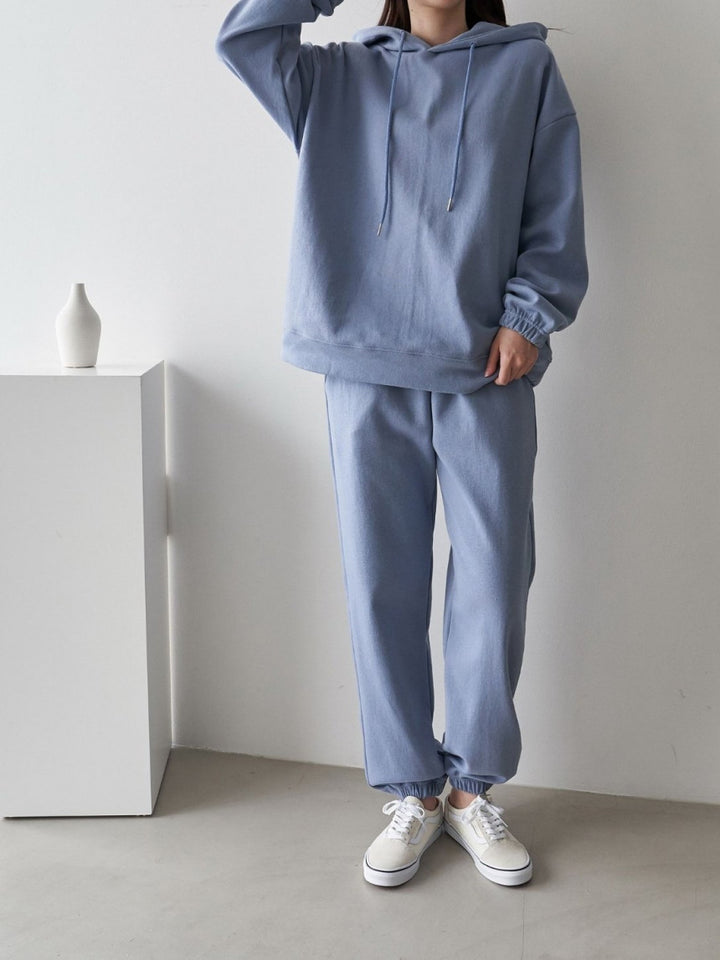 Kvinnors avslappnad hoodie och sweatpants set gjord av mjukt bomullsmaterial Mirla-Eva Jonsson