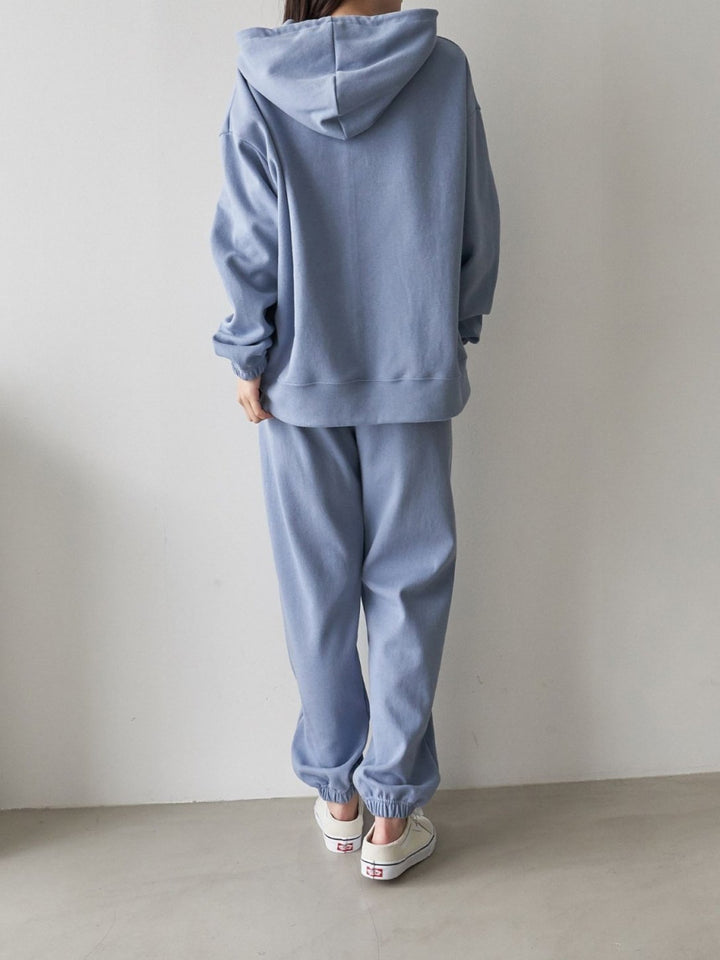 Kvinnors avslappnad hoodie och sweatpants set gjord av mjukt bomullsmaterial Mirla-Eva Jonsson