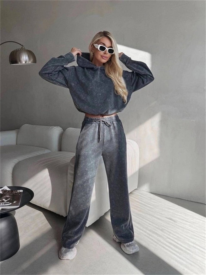Kvinnors avslappnad hoodie set med vida byxor och elastisk midja Mirla-Eva Jonsson