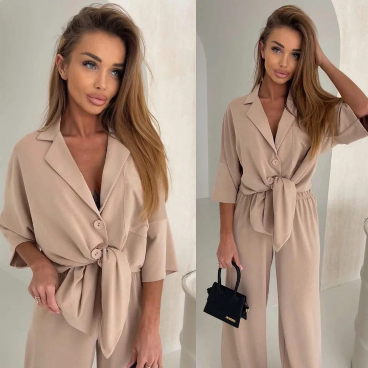 Kvinnors avslappnad jumpsuit med knytbälte och vida ben-Eva Jonsson