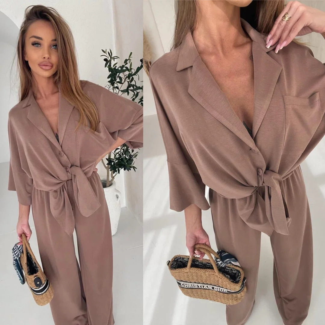 Kvinnors avslappnad jumpsuit med knytbälte och vida ben-Eva Jonsson