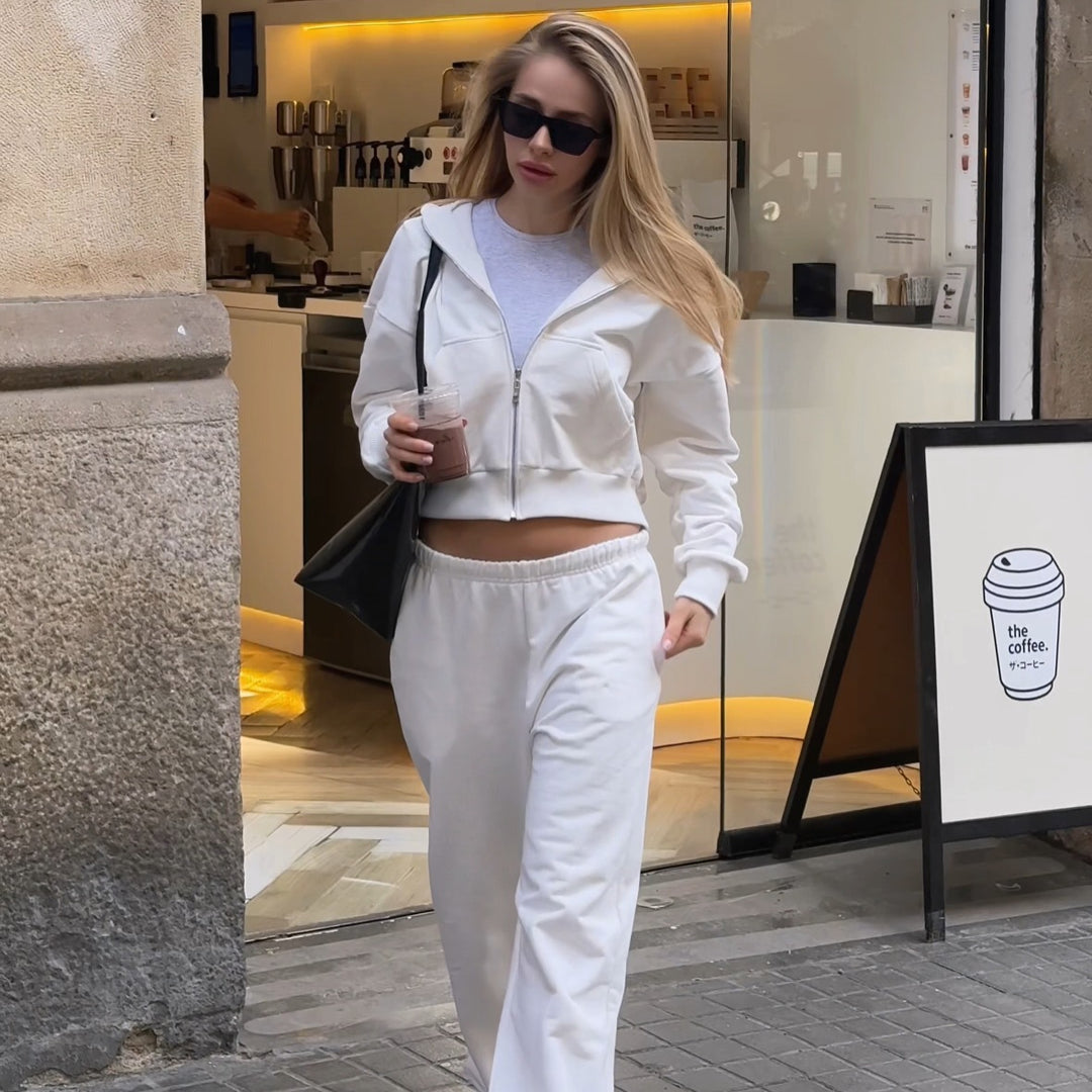 Kvinnors avslappnad kort hoodie med elastisk nederkant och bekväma joggers Eva Jonsson-Eva Jonsson