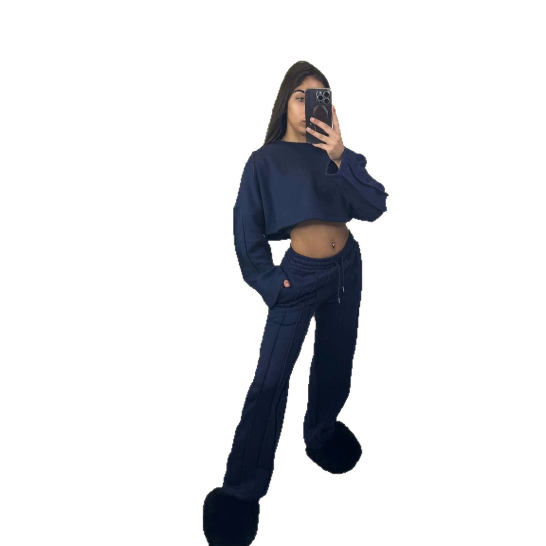 Kvinnors avslappnad kort hoodie och breda joggingbyxor set Mirla-Eva Jonsson