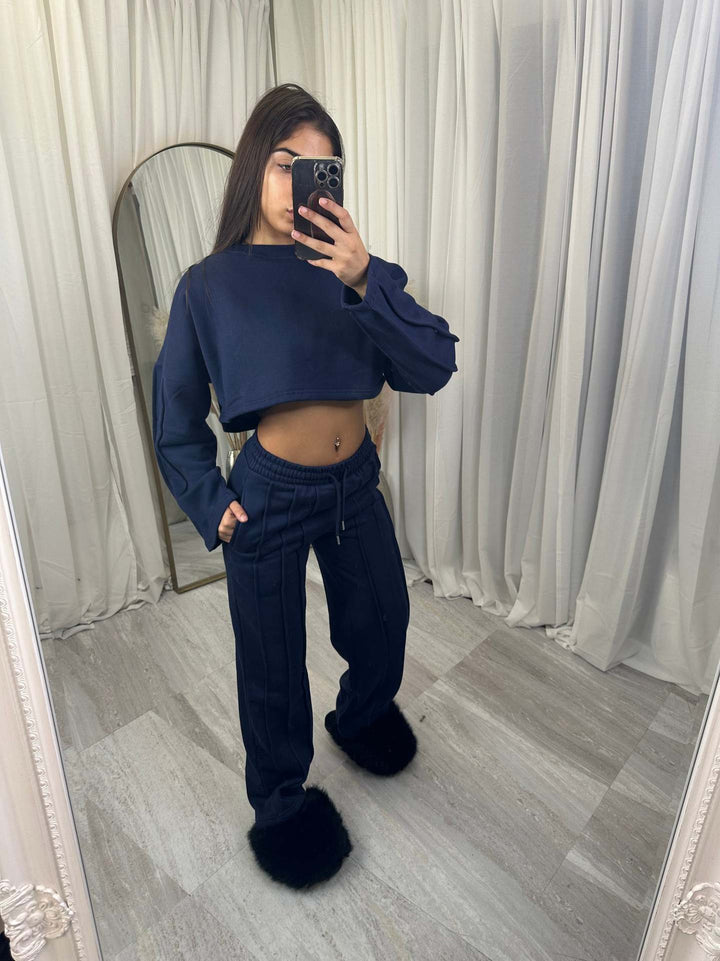 Kvinnors avslappnad kort hoodie och breda joggingbyxor set Mirla-Eva Jonsson
