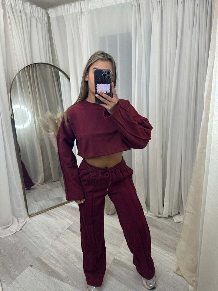 Kvinnors avslappnad kort hoodie och breda joggingbyxor set Mirla-Eva Jonsson