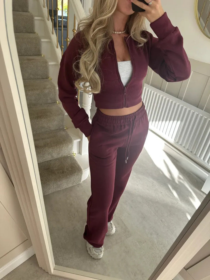 Kvinnors avslappnad kort hoodie och joggingbyxor set med elastisk midja Mirla-Eva Jonsson