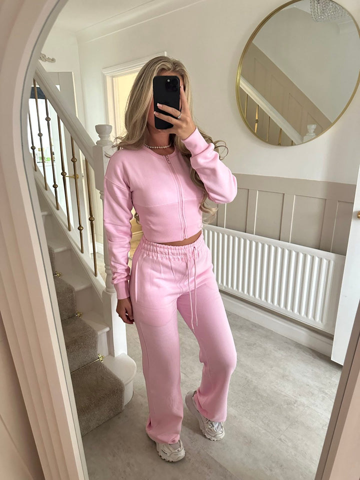 Kvinnors avslappnad kort hoodie och joggingbyxor set med elastisk midja Mirla-Eva Jonsson