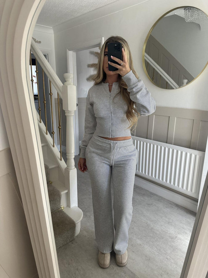 Kvinnors avslappnad kort hoodie och joggingbyxor set med elastisk midja Mirla-Eva Jonsson