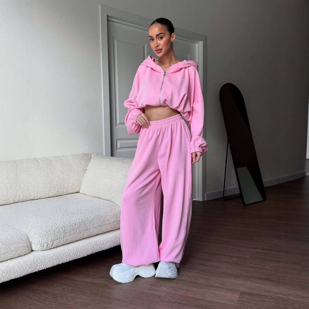 Kvinnors avslappnad kort hoodie och vidskurna joggingsbyxor set Mirla-Eva Jonsson
