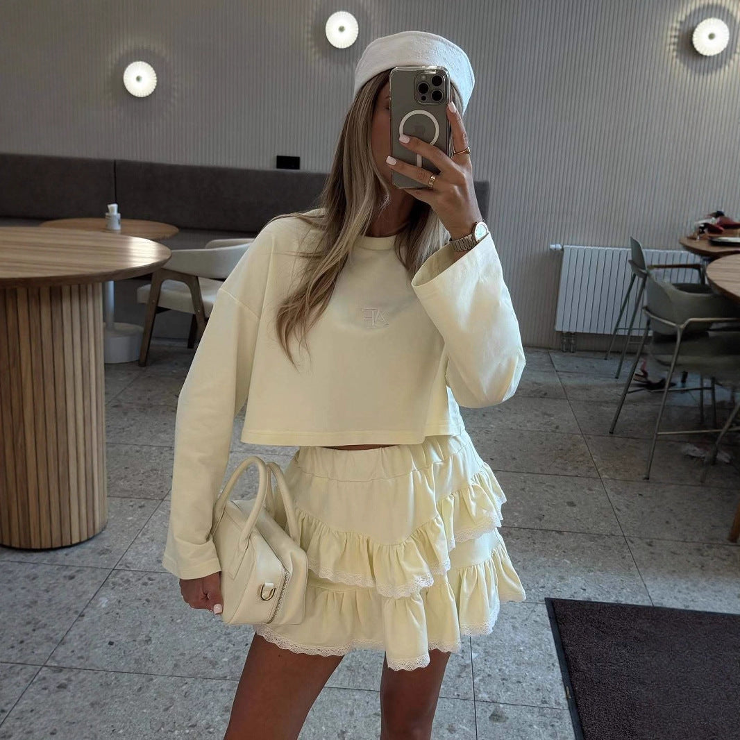 Kvinnors avslappnad kort topp med söt volangkjol Mirla-Eva Jonsson