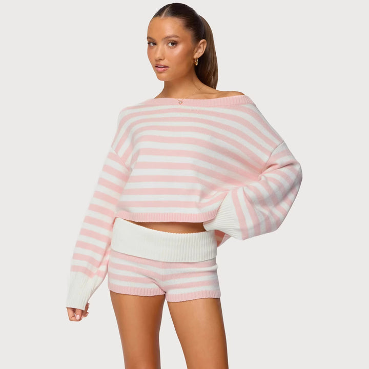 Kvinnors avslappnad kortärmad topp och shorts set med randigt mönster Mirla-Eva Jonsson