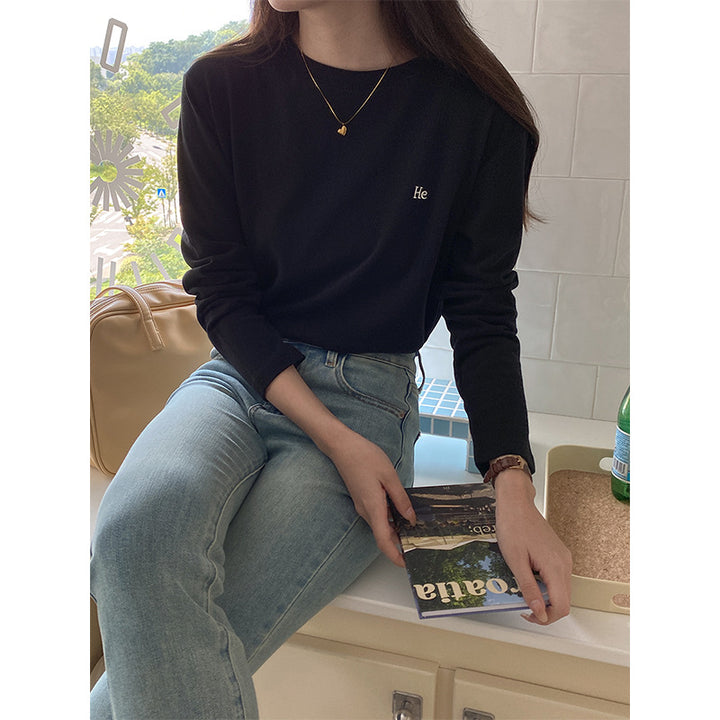 Kvinnors avslappnad långärmad skjorta med minimalistiska detaljer Mirla-Eva Jonsson