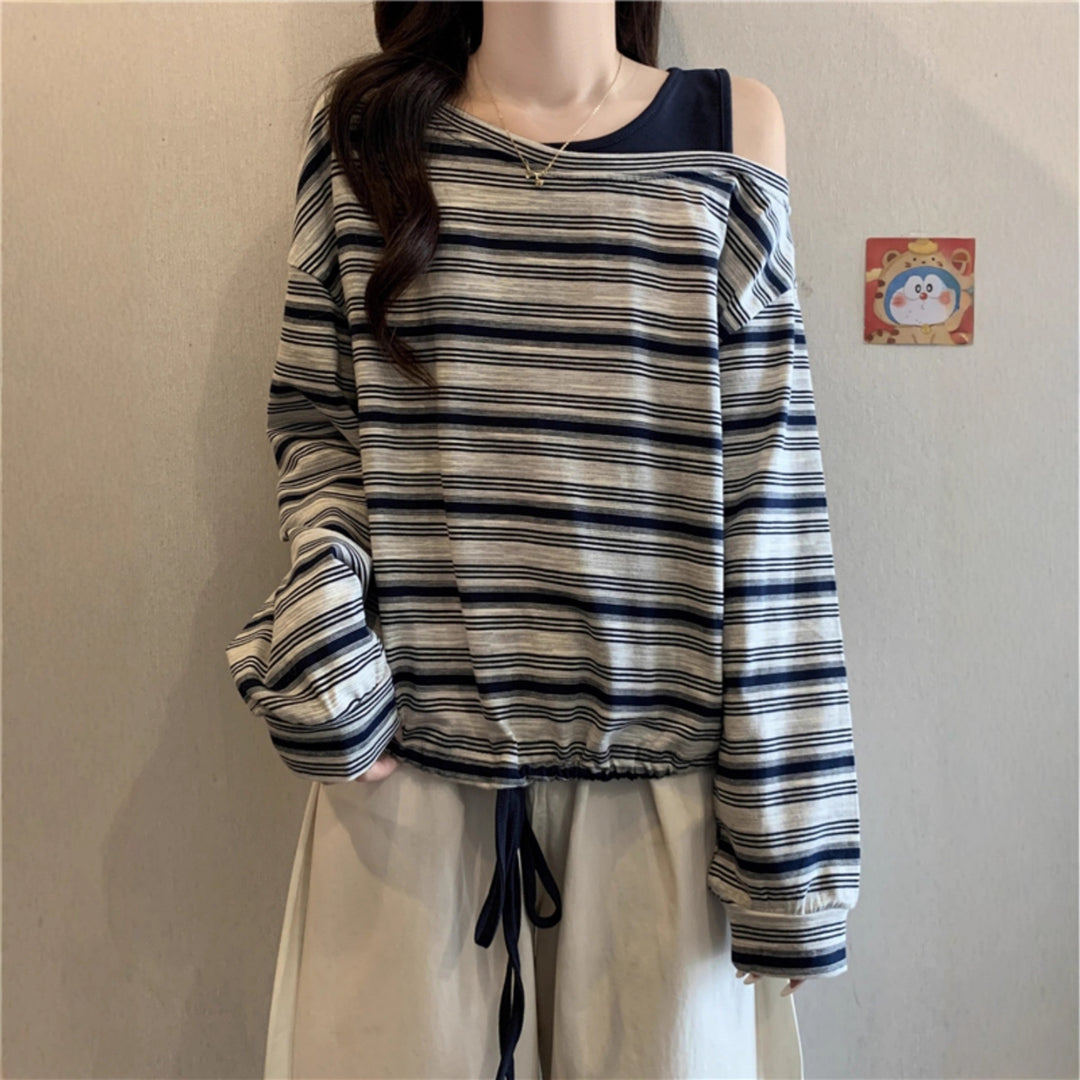 Kvinnors avslappnad långärmad skjorta med off-shoulder design Mirla-Eva Jonsson