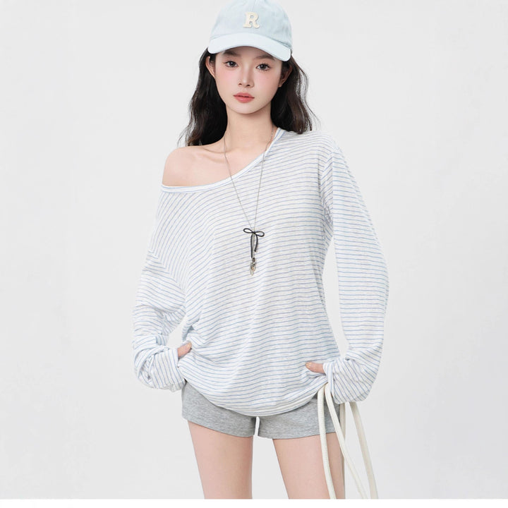 Kvinnors avslappnad långärmad t-shirt med asymmetrisk design Mirla-Eva Jonsson