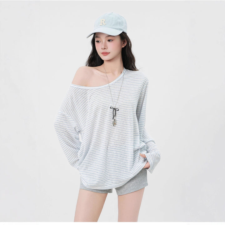 Kvinnors avslappnad långärmad t-shirt med asymmetrisk design Mirla-Eva Jonsson