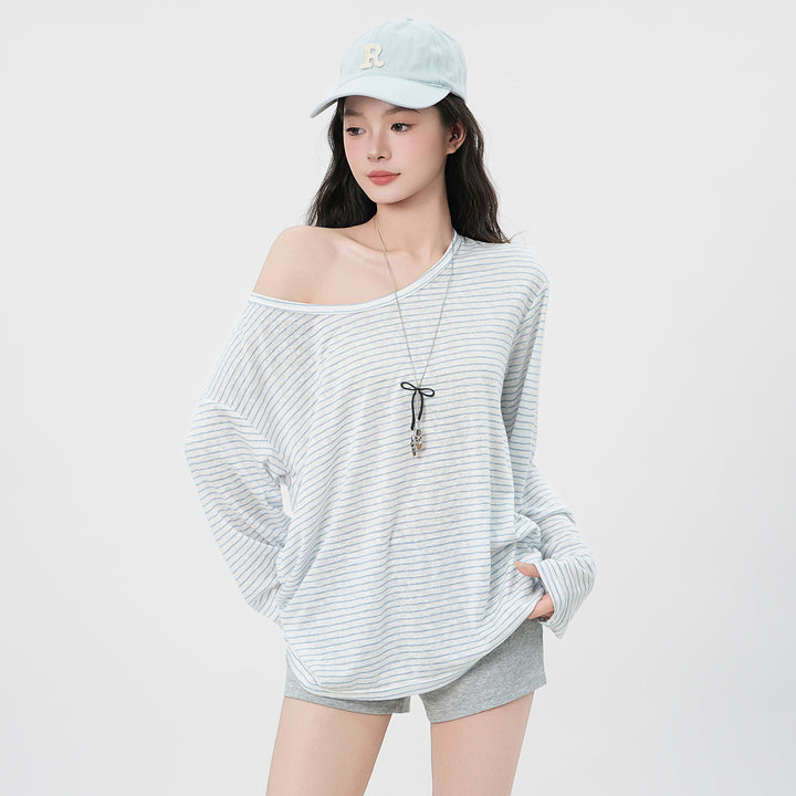 Kvinnors avslappnad långärmad t-shirt med asymmetrisk design Mirla-Eva Jonsson