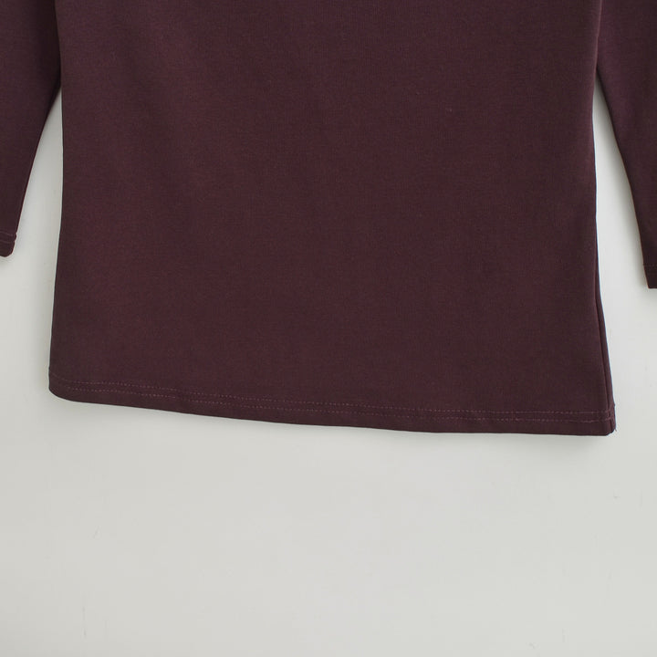 Kvinnors avslappnad långärmad t-shirt med modern krage Mirla-Eva Jonsson