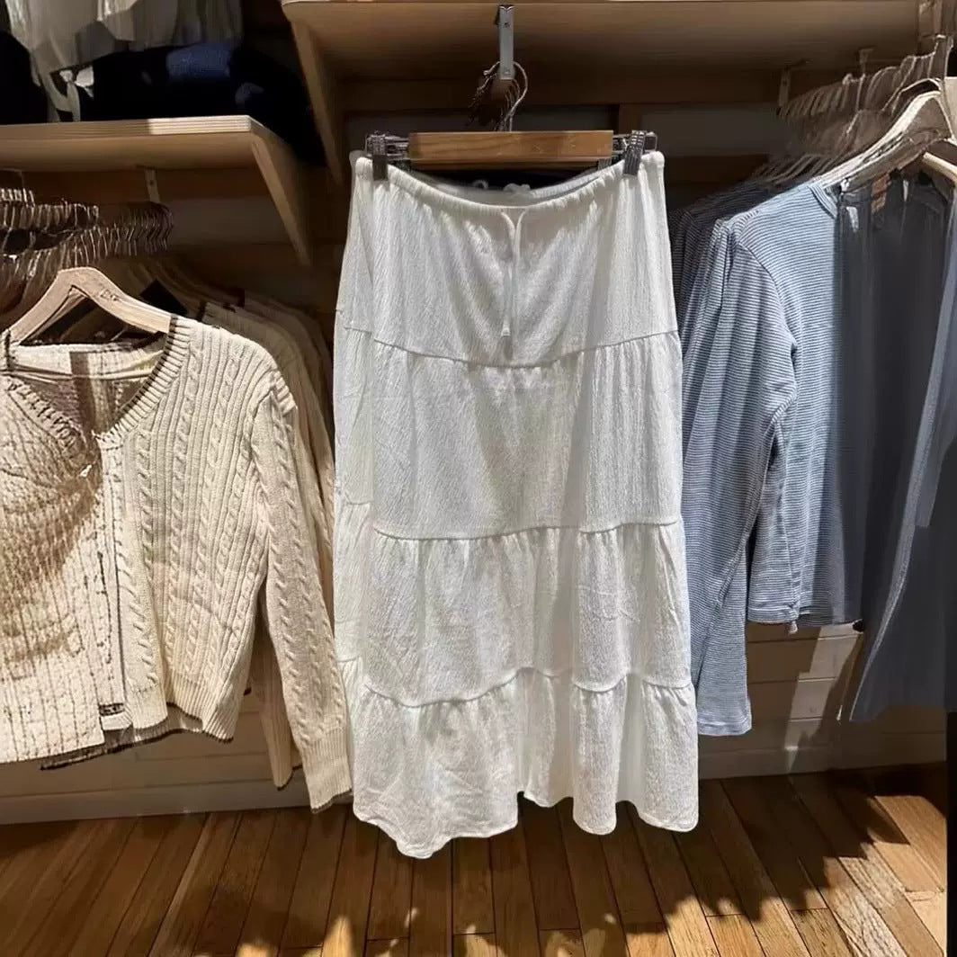 Kvinnors avslappnad maxikjol med voluminös lagerdesign Mirla-Eva Jonsson