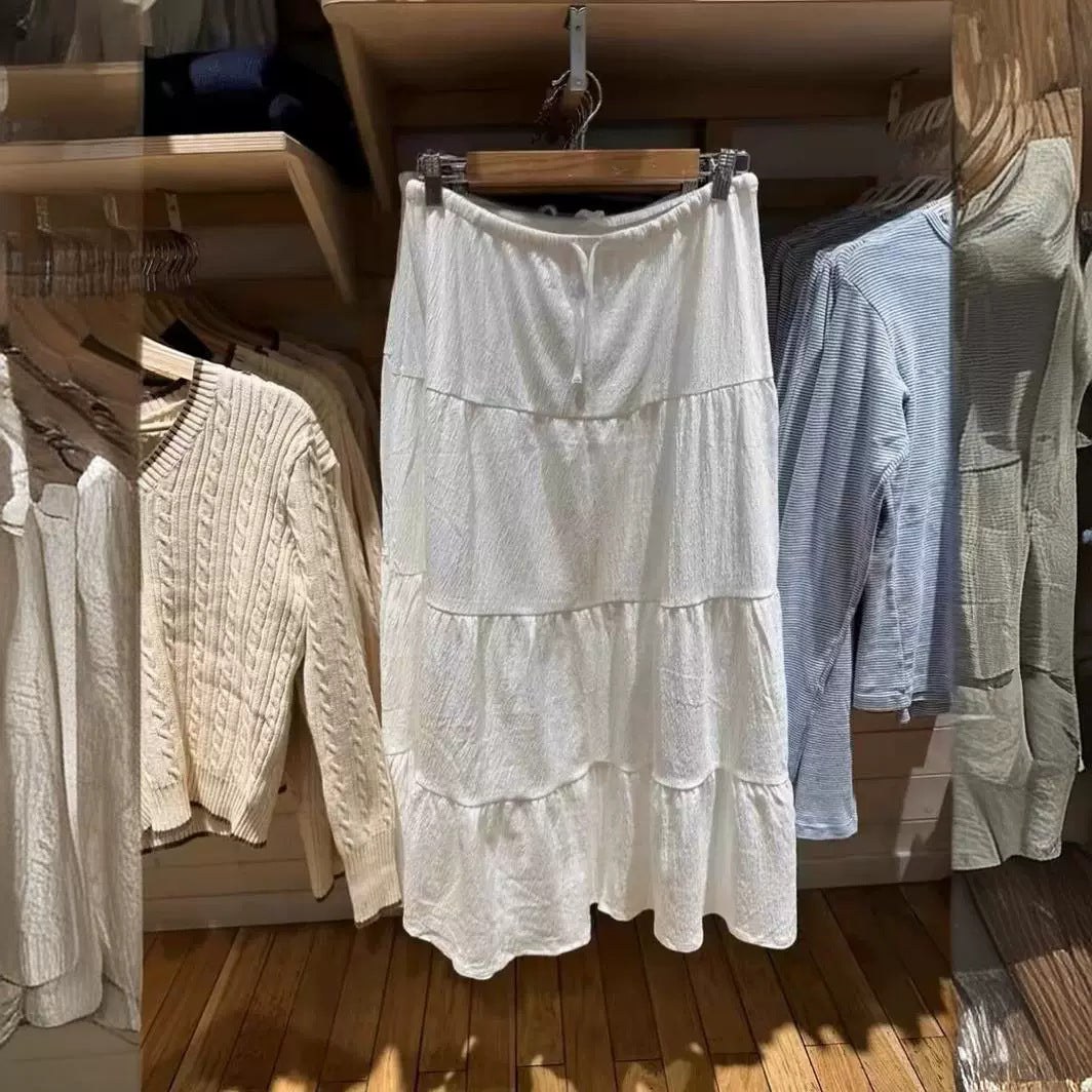 Kvinnors avslappnad maxikjol med voluminös lagerdesign Mirla-Eva Jonsson