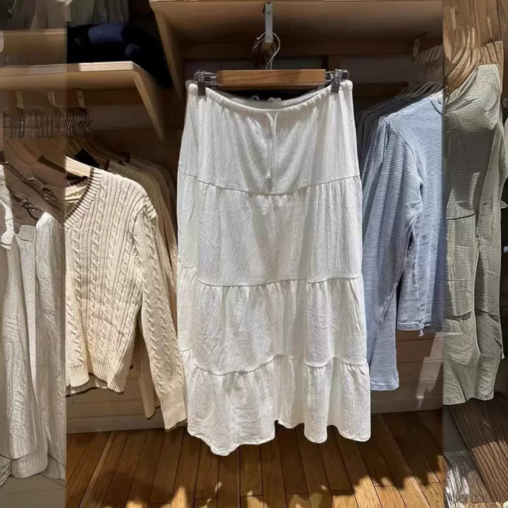 Kvinnors avslappnad maxikjol med voluminös lagerdesign Mirla-Eva Jonsson