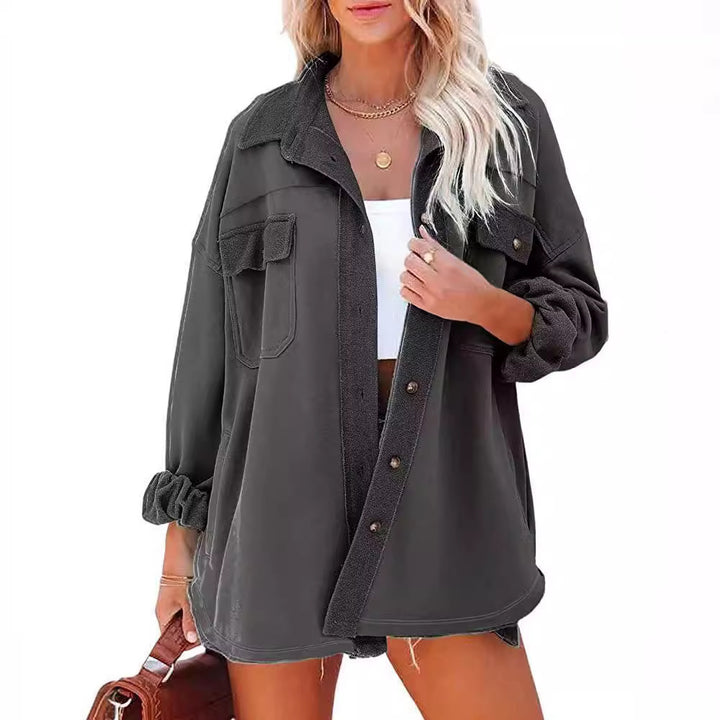 Kvinnors avslappnad oversize skjortjacka med praktiska fickor och modern skärning Mirla-Eva Jonsson