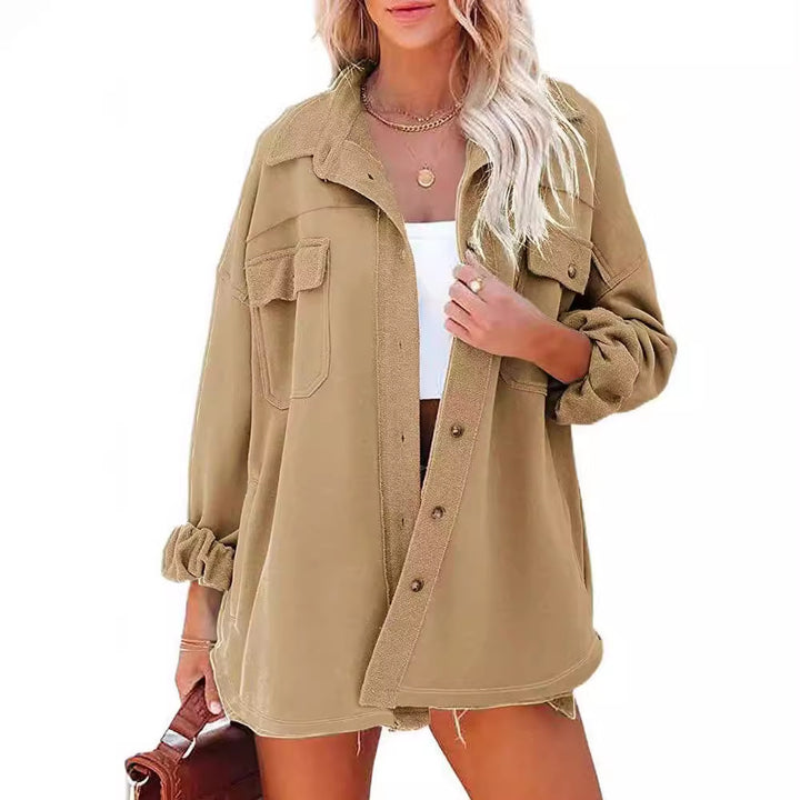 Kvinnors avslappnad oversize skjortjacka med praktiska fickor och modern skärning Mirla-Eva Jonsson