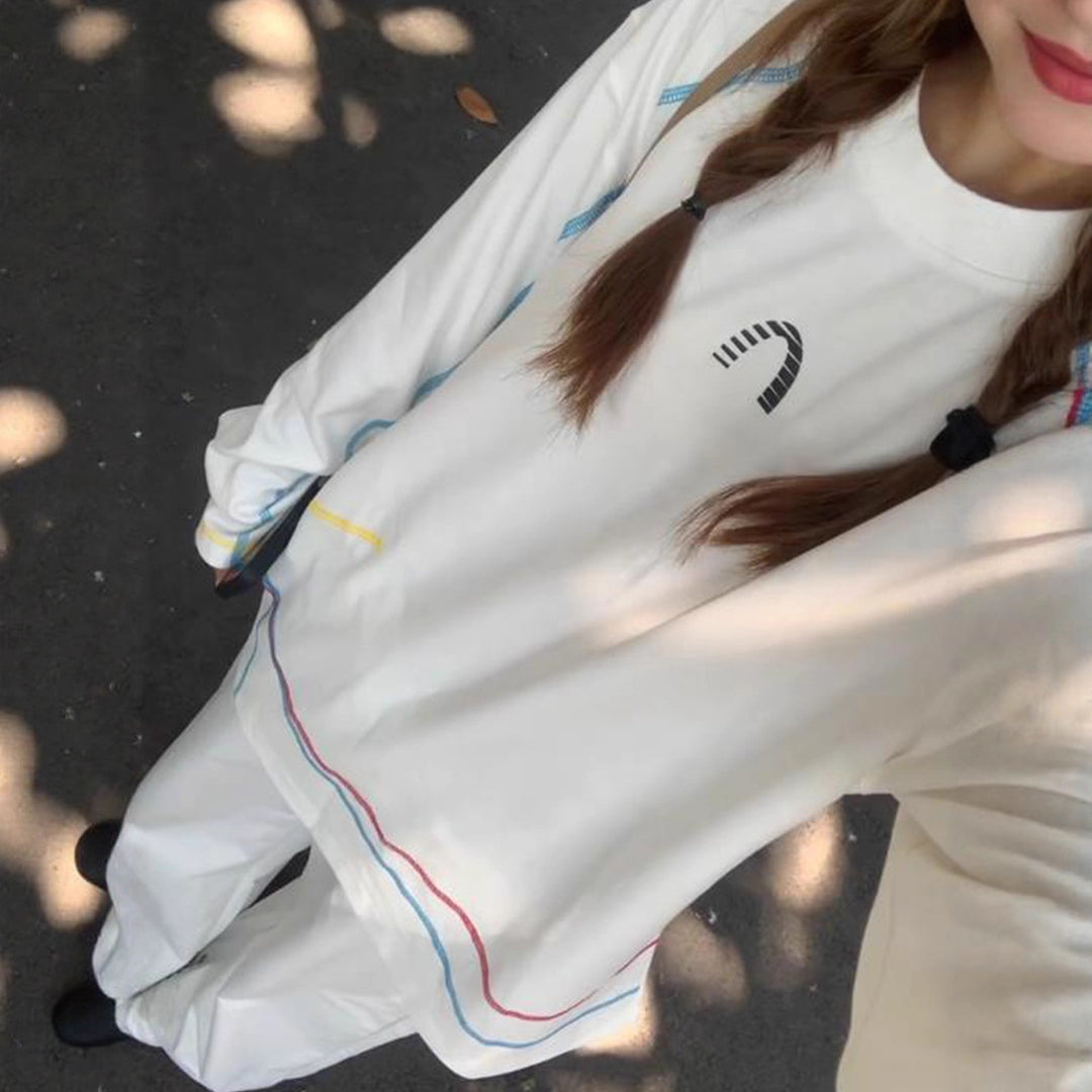 Kvinnors avslappnad oversize sweatshirt med färgglada accentremsor Mirla-Eva Jonsson