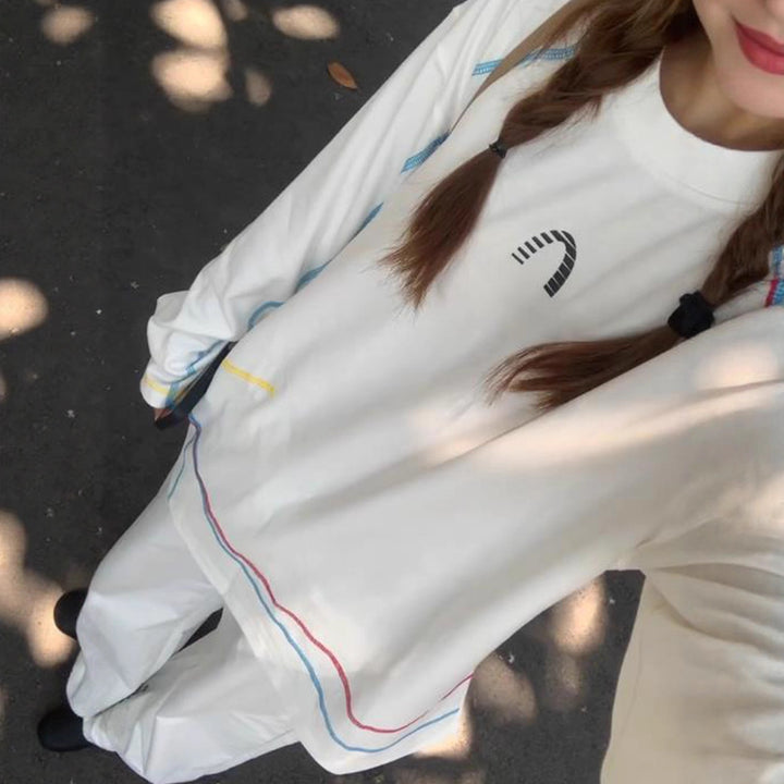 Kvinnors avslappnad oversize sweatshirt med färgglada accentremsor Mirla-Eva Jonsson