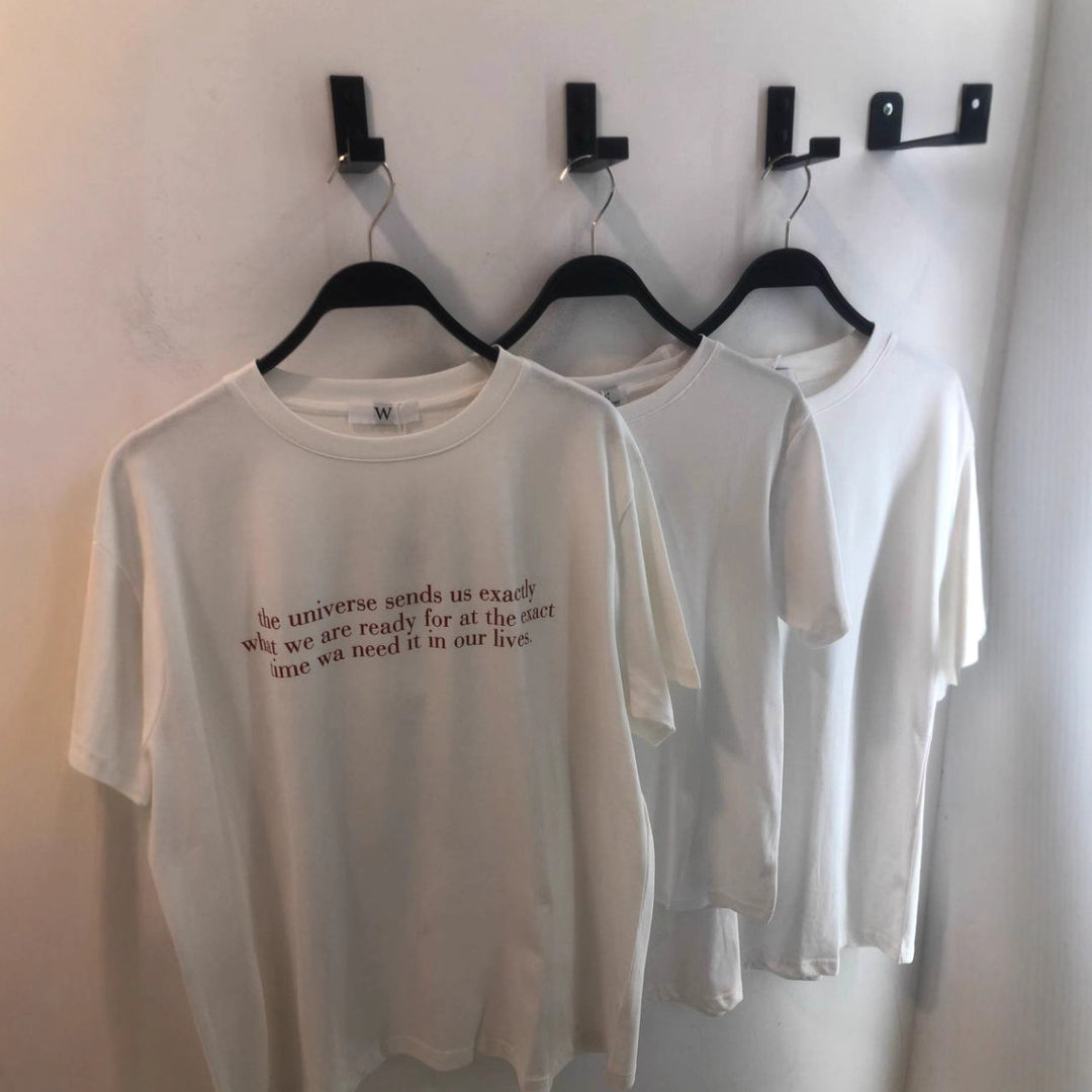Kvinnors avslappnad oversized T-shirt med kreativt tryck Mirla-Eva Jonsson