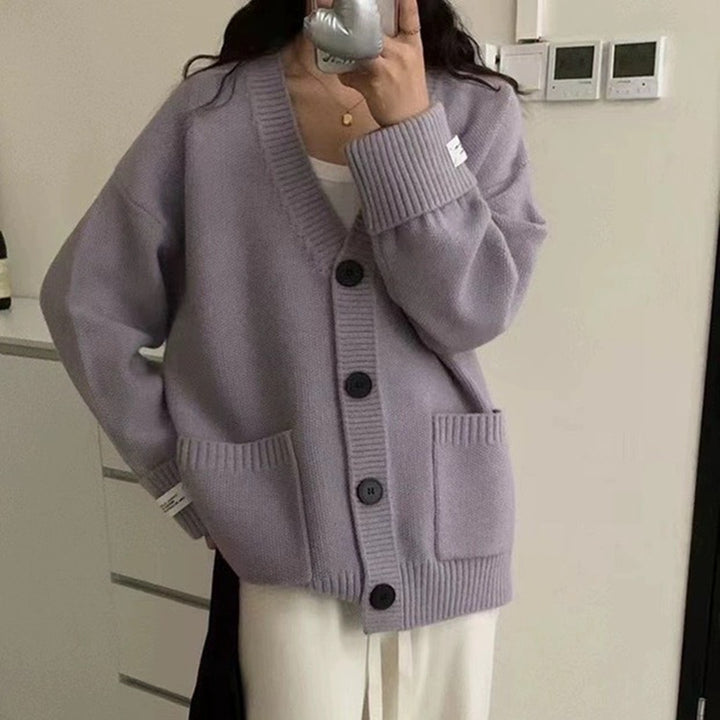 Kvinnors avslappnad oversized cardigan med stora fickor och knapppdetaljer Mirla-Eva Jonsson
