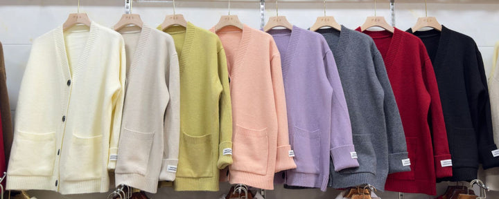 Kvinnors avslappnad oversized cardigan med stora fickor och knapppdetaljer Mirla-Eva Jonsson