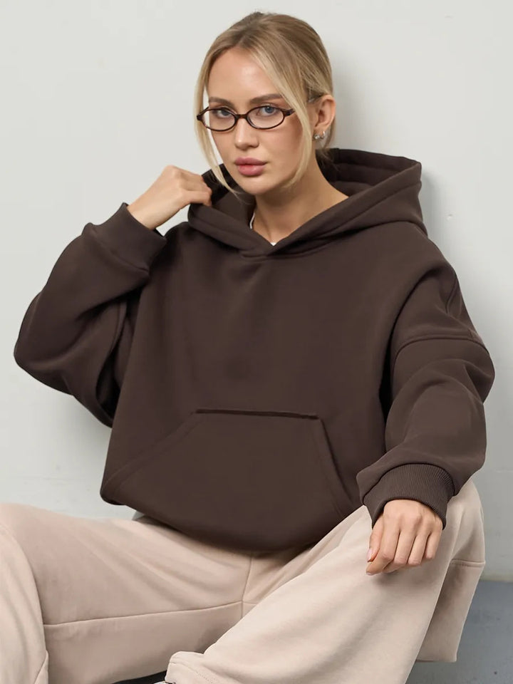 Kvinnors avslappnad oversized hoodie med känguruficka och mjukt foder Mirla-Eva Jonsson