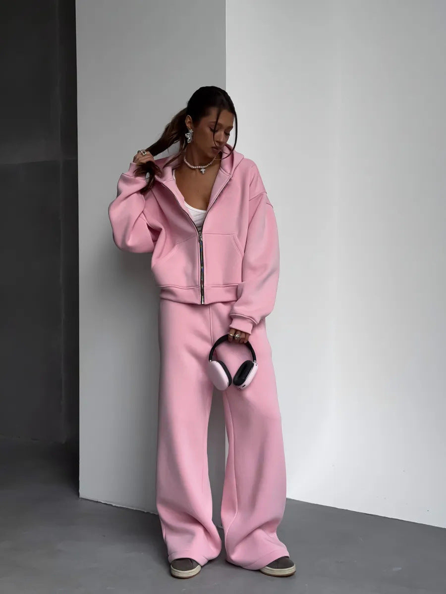 Kvinnors avslappnad oversized jacka med full dragkedja och vida byxor Mirla-Eva Jonsson