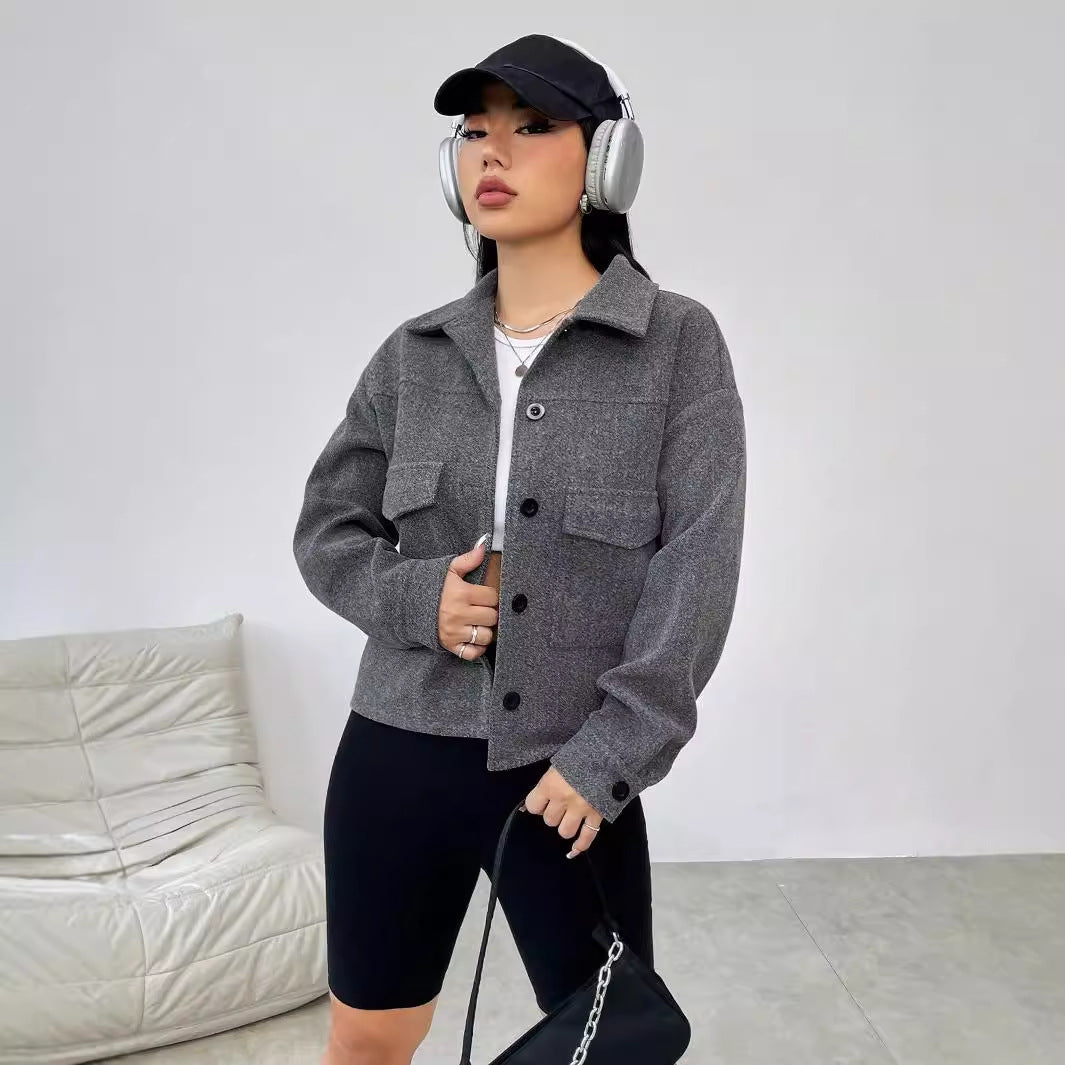 Kvinnors avslappnad oversized jacka med praktiska fickor och knäppning med knappar Mirla-Eva Jonsson