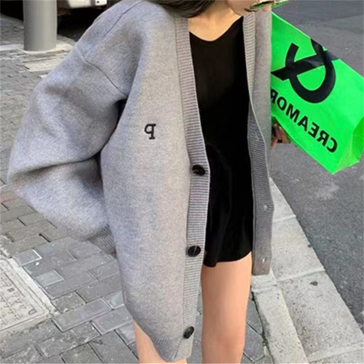 Kvinnors avslappnad oversized kavaj med djup V-hals och högkvalitativt material Mirla-Eva Jonsson