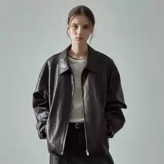 Kvinnors avslappnad oversized läderjacka med praktiska fickor Mirla-Eva Jonsson