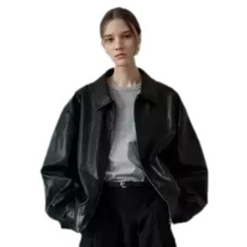 Kvinnors avslappnad oversized läderjacka med praktiska fickor Mirla-Eva Jonsson