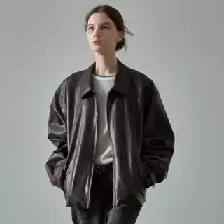 Kvinnors avslappnad oversized läderjacka med praktiska fickor Mirla-Eva Jonsson