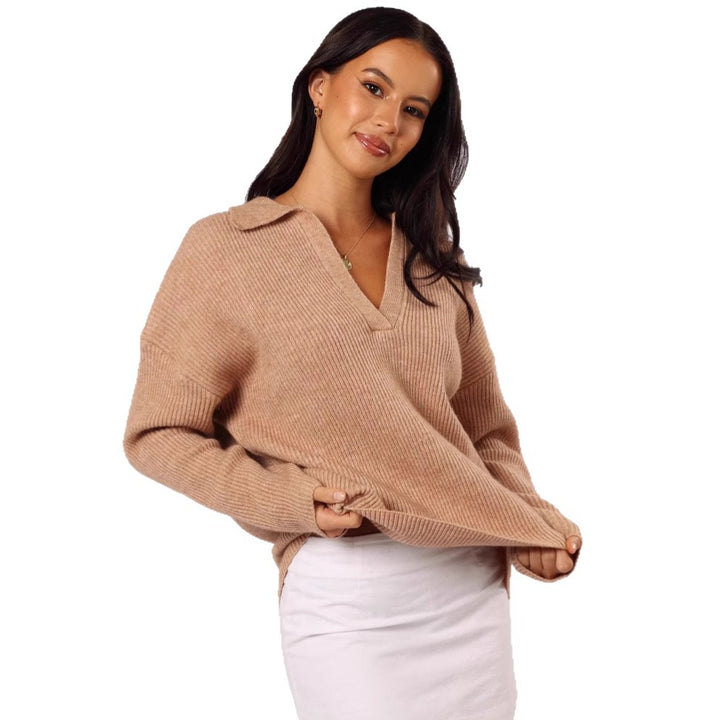 Kvinnors avslappnad oversized pullover med V-hals och fin ribbstruktur Mirla-Eva Jonsson