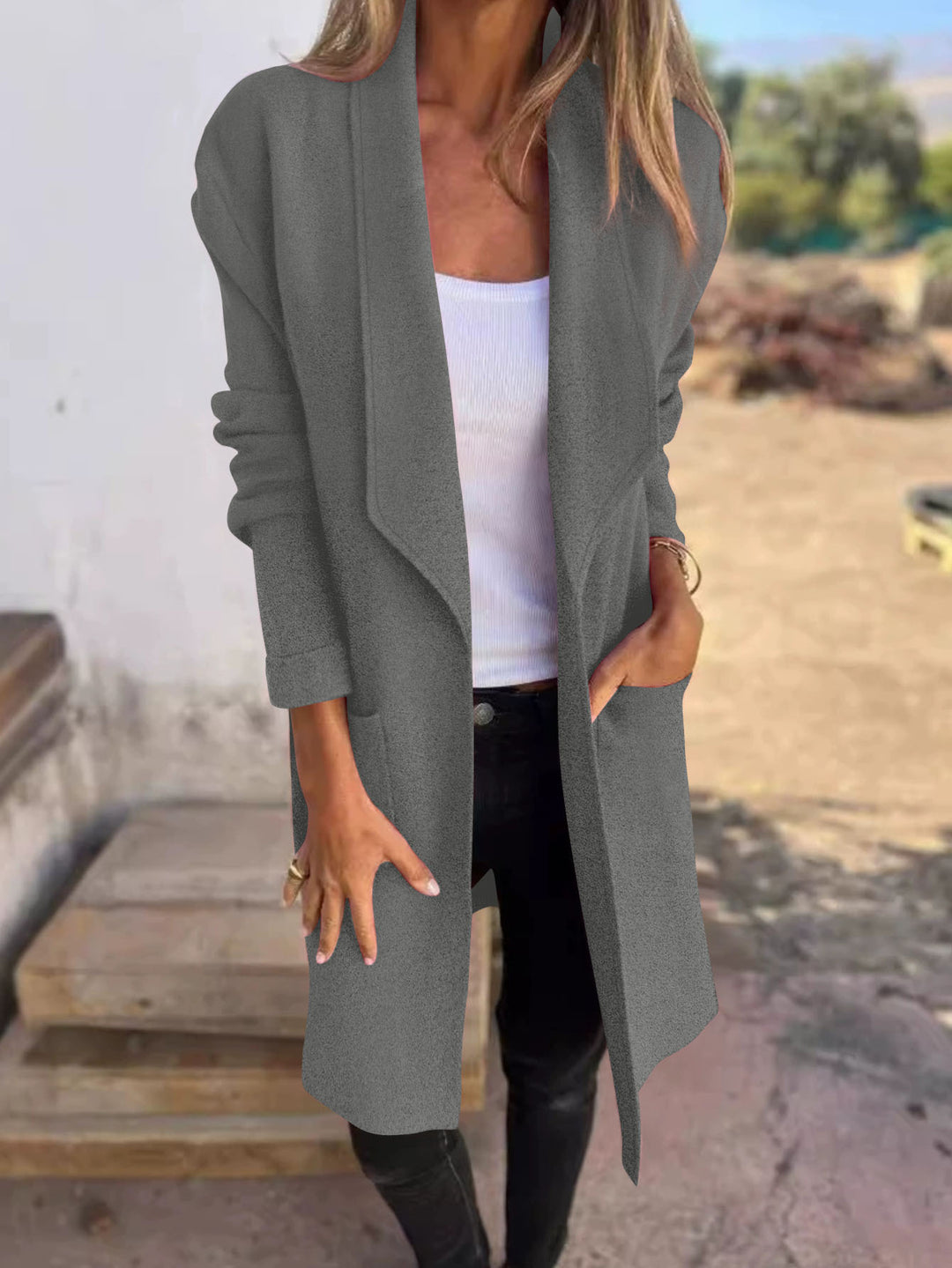 Kvinnors avslappnad oversized rock med sidofickor och öppen krage Mirla-Eva Jonsson
