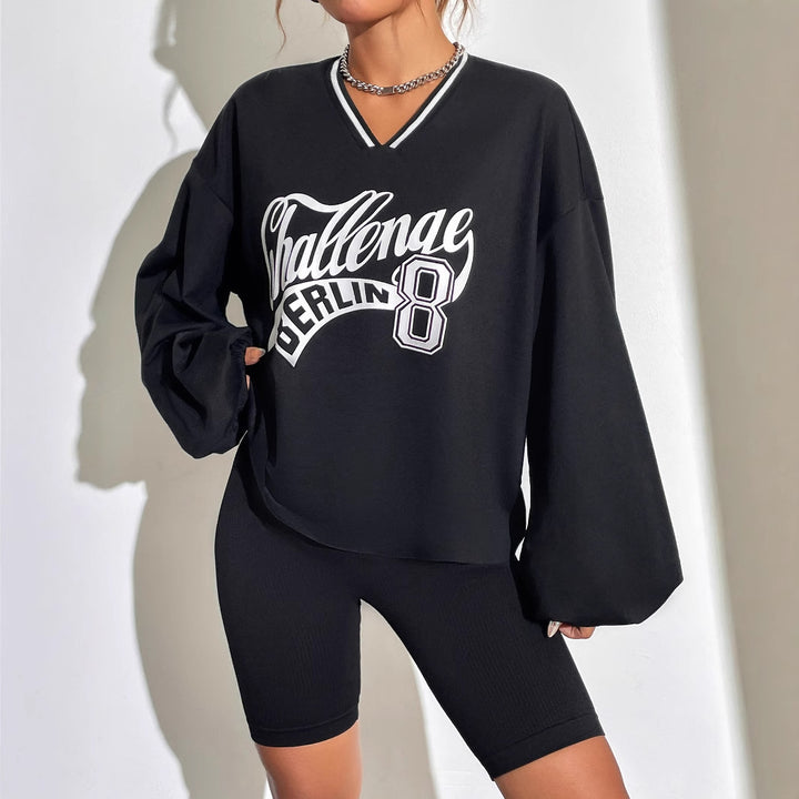 Kvinnors avslappnad oversized sweatshirt med V-hals och grafiskt tryck Mirla-Eva Jonsson