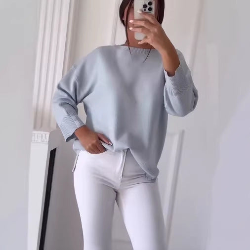 Kvinnors avslappnad oversized tröja med asymmetrisk skärning och knappdetaljer Mirla-Eva Jonsson