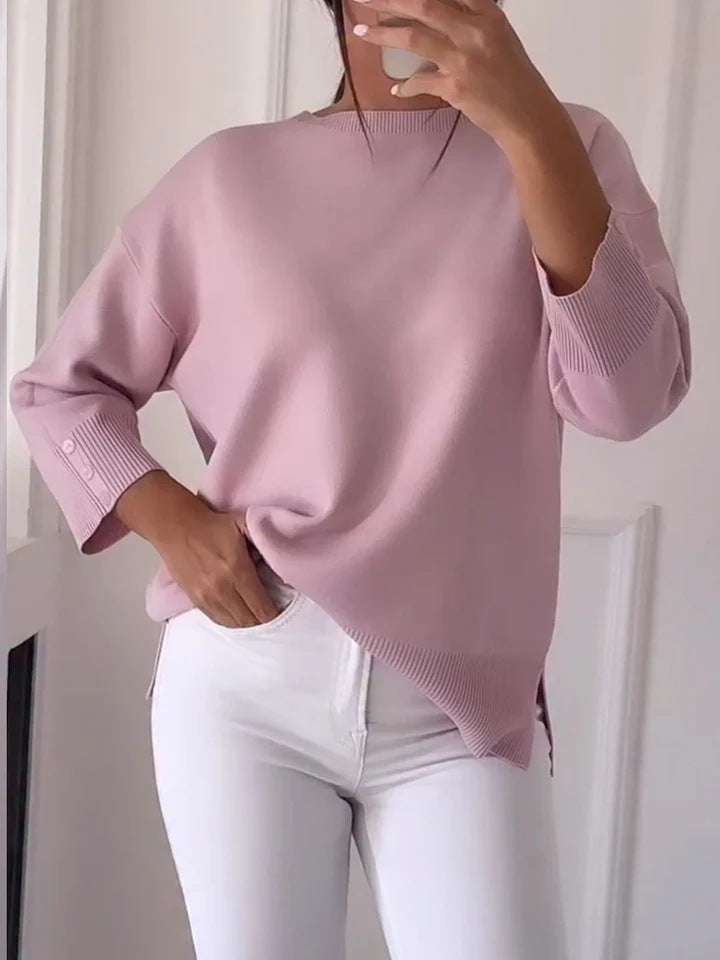Kvinnors avslappnad oversized tröja med asymmetrisk skärning och knappdetaljer Mirla-Eva Jonsson