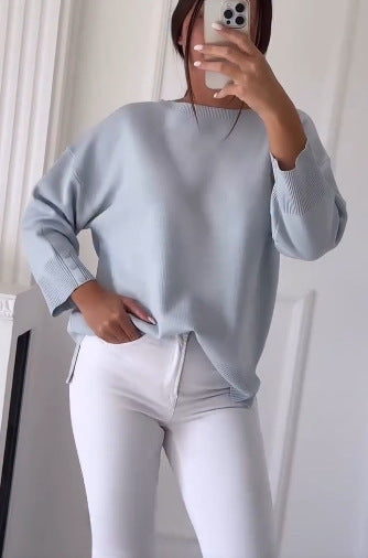 Kvinnors avslappnad oversized tröja med asymmetrisk skärning och knappdetaljer Mirla-Eva Jonsson