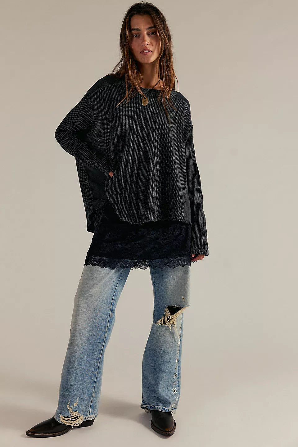 Kvinnors avslappnad oversized tröja med texturerad design och sid sömmar Mirla-Eva Jonsson