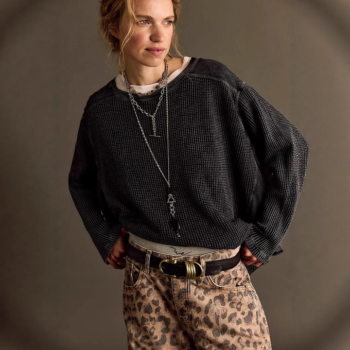 Kvinnors avslappnad oversized tröja med texturerad design och sid sömmar Mirla-Eva Jonsson