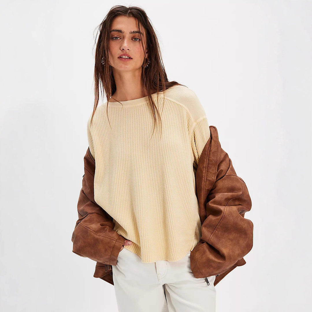 Kvinnors avslappnad oversized tröja med texturerad design och sid sömmar Mirla-Eva Jonsson