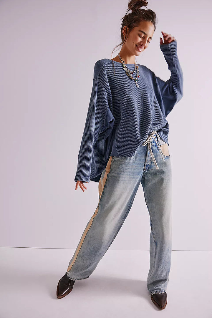 Kvinnors avslappnad oversized tröja med texturerad design och sid sömmar Mirla-Eva Jonsson