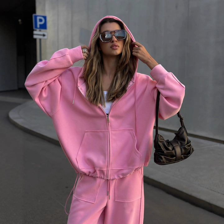 Kvinnors avslappnad passform loungewear set med hoodie och vida byxor Mirla-Eva Jonsson